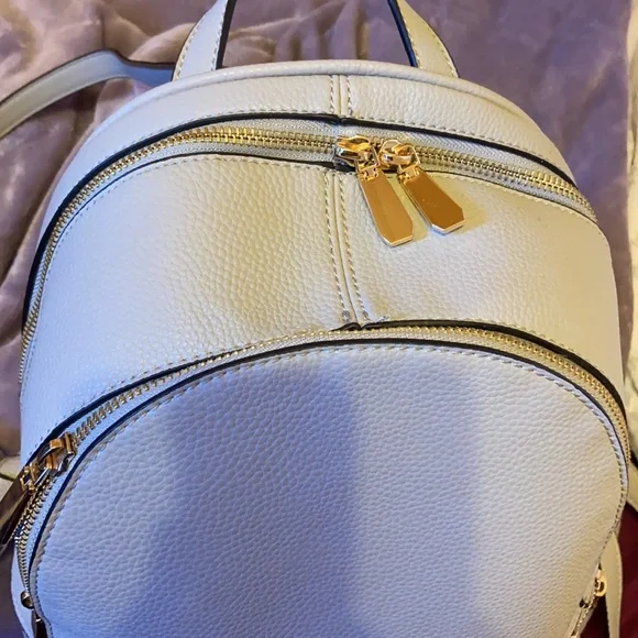 Backpack 🎒 - Picture 3 of 4